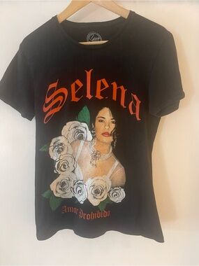 Selena Black Graphic Tee a tribute to Selena